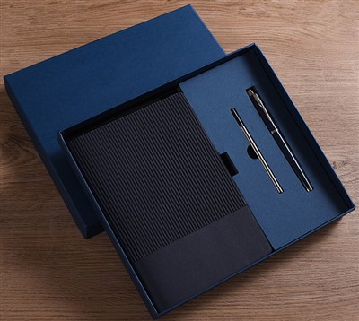 Inbunden anteckningsbok presentset